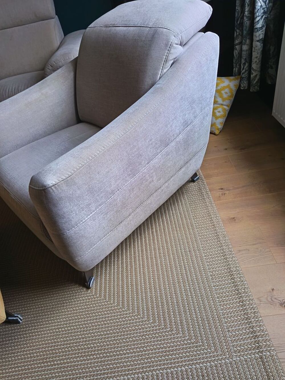 canap&eacute; 2 places + fauteuil et pouf assortis Meubles