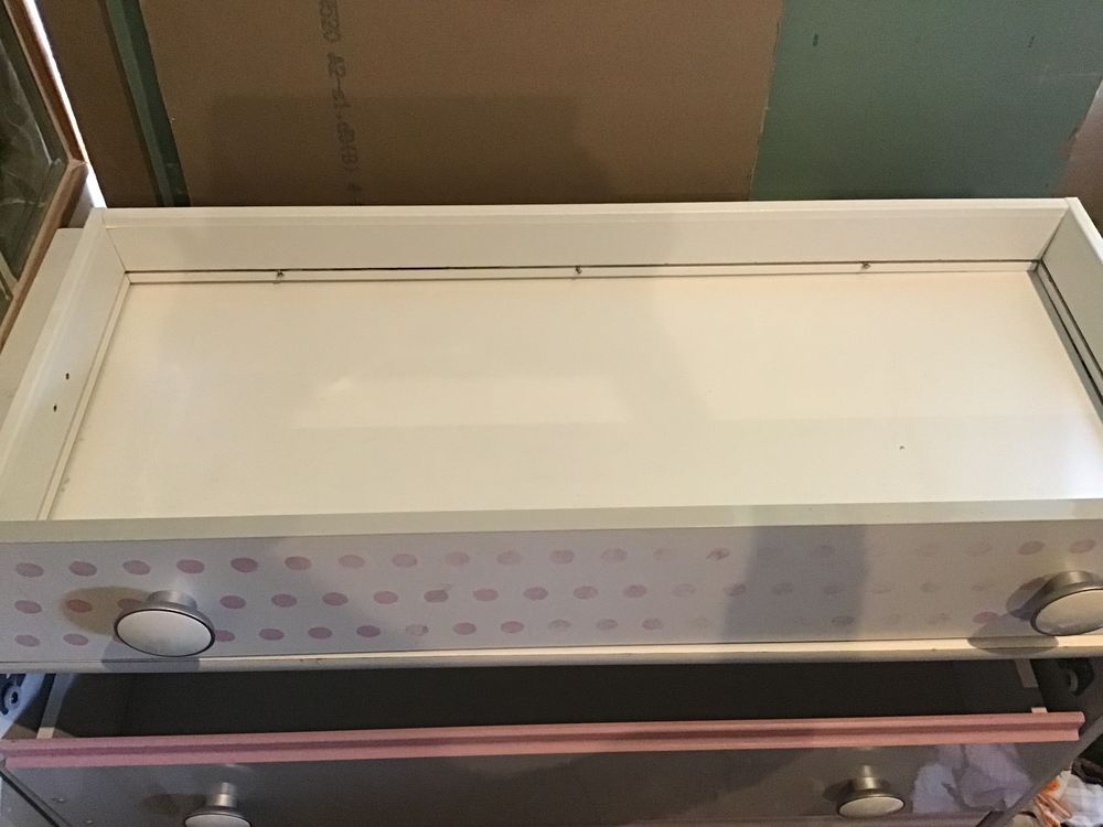 Commode 4 tiroirs rose et blanche Meubles