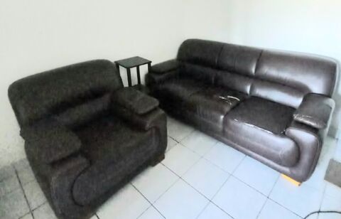 Canapé 3 places et fauteuil assorti en cuir foncé 50 Saint-Pierre (97)