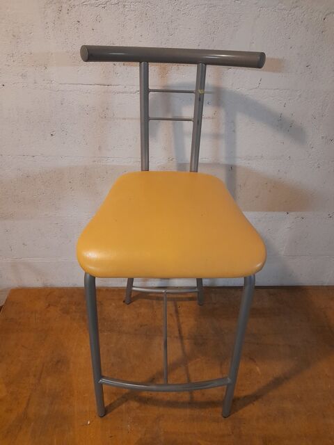 Chaise m�tal et assise jaune 8 Chatou (78)