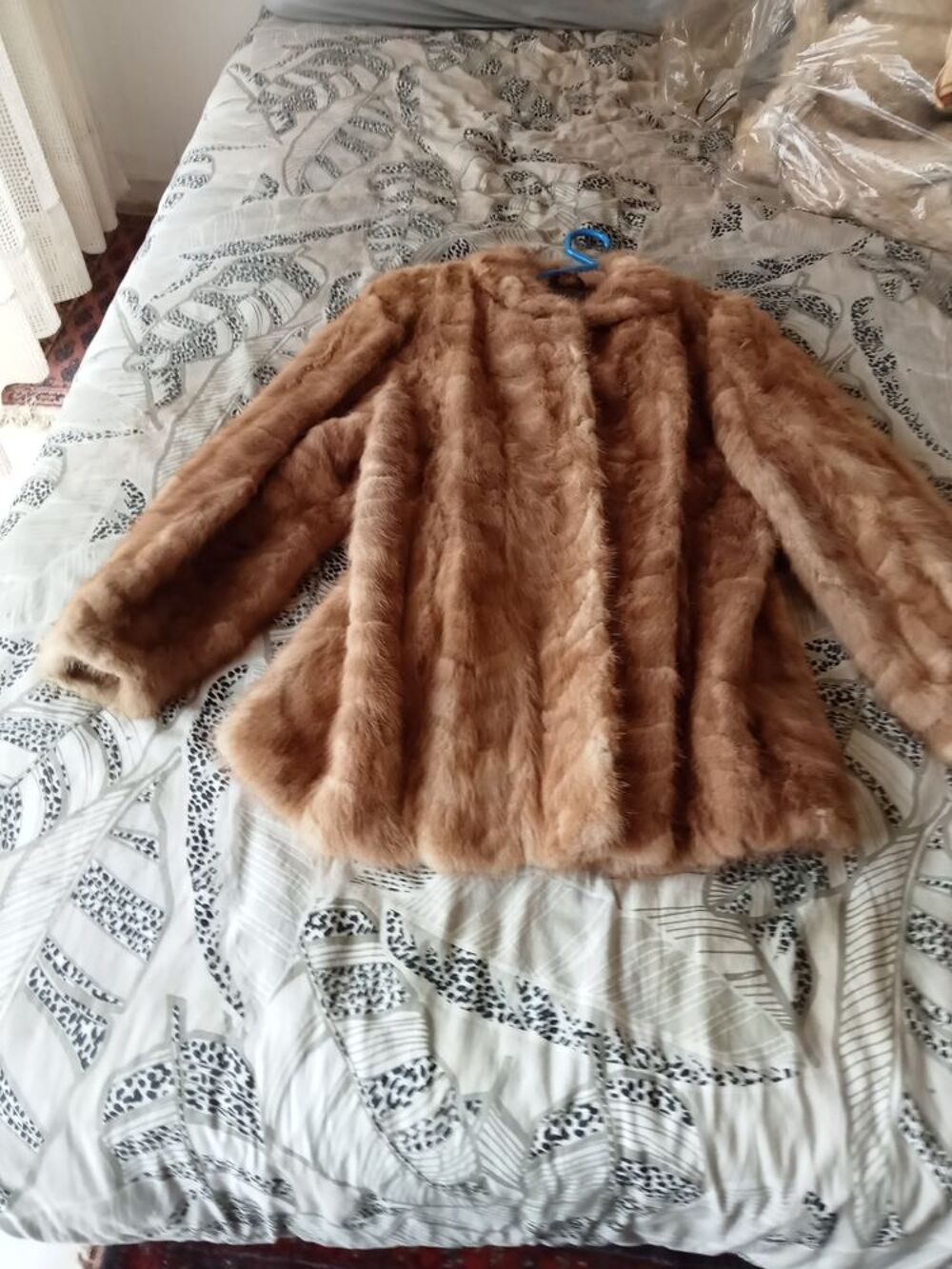 VESTE EN VISON PLEINE PEAU BEIGE . Vêtements