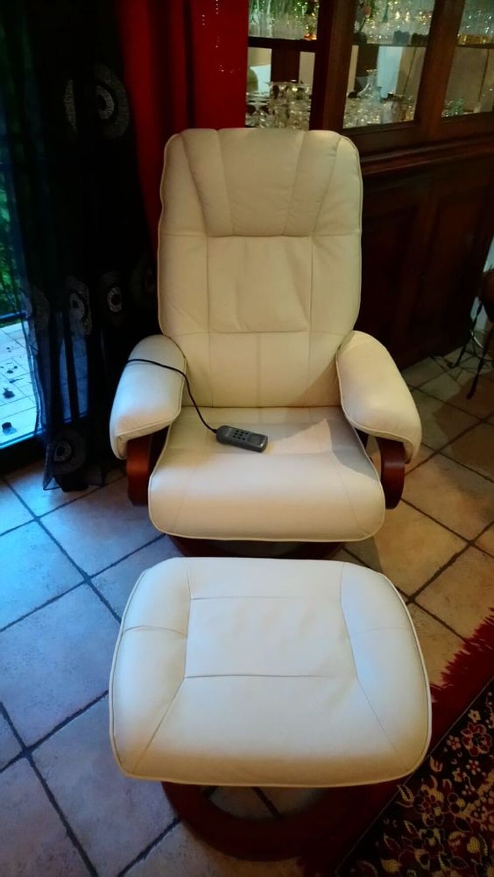 Fauteuil masseur en cuir ivoire Meubles