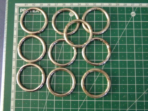 Lot de 35 anneaux acier  38 mm rideaux ou autre
RPONSE UNI 5 Marseille 13 (13)