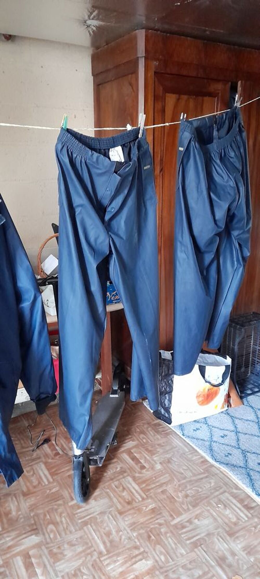 TENUE DE PLUIE.PANTALON ET VESTE Vtements