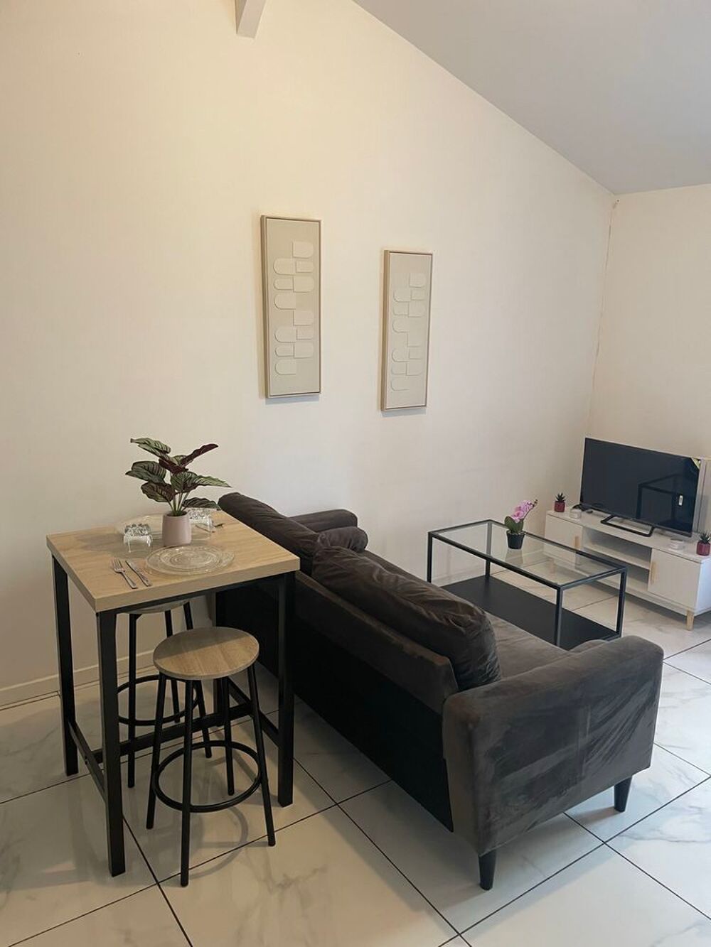 Vente Appartement T2 rénové de 28 m² vendu entièrement meublé avec place de parking €