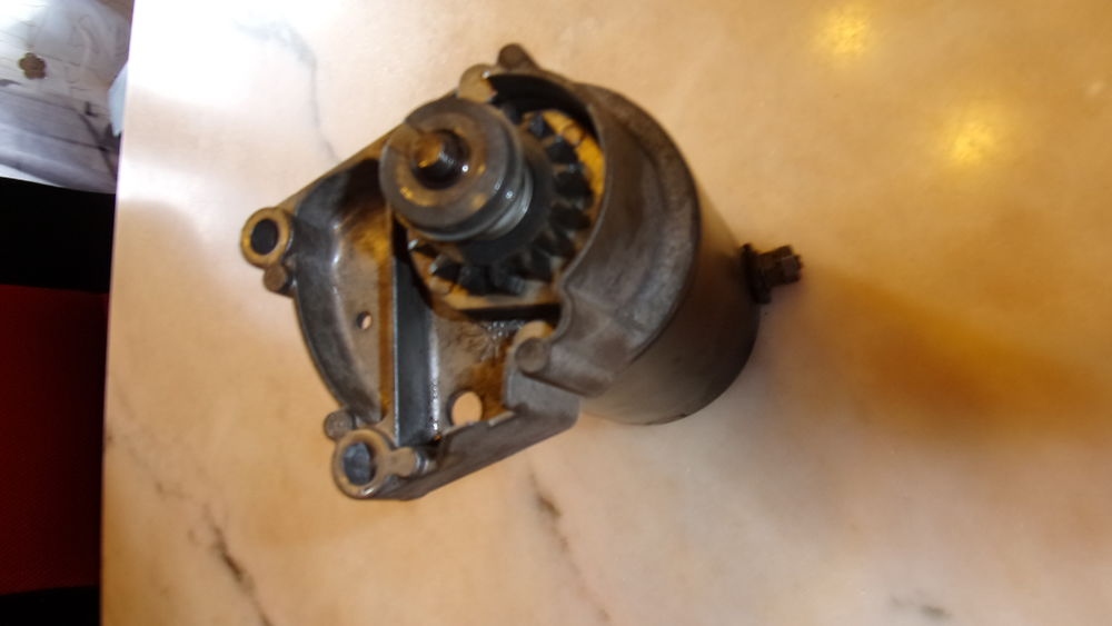 carburateur bi cilyndre briggs - prix 80€ Jardin
