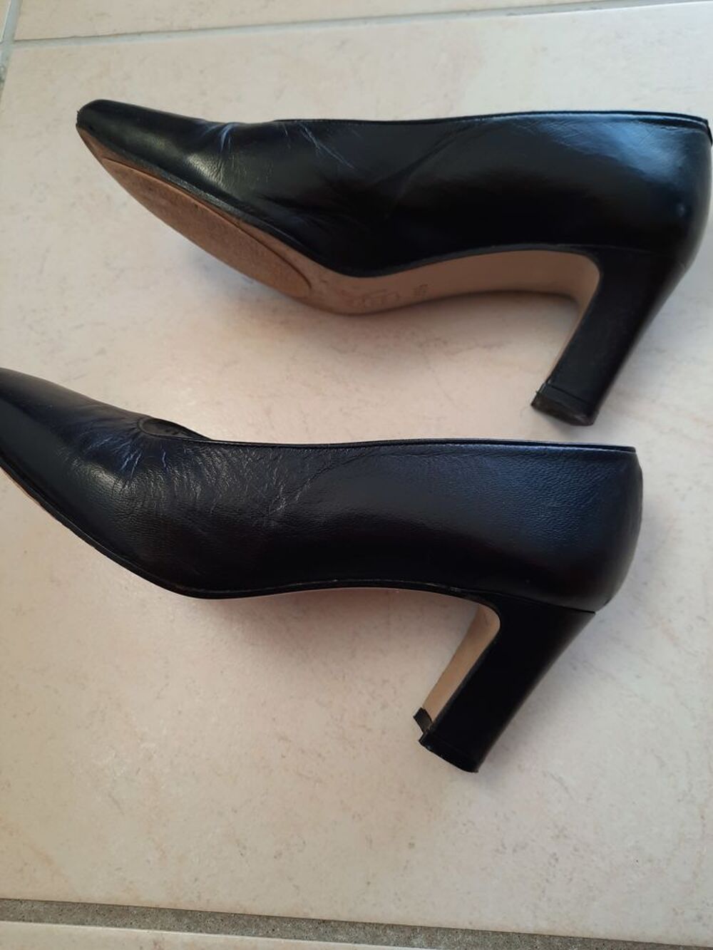 Escarpins en cuir &eacute;tat neuf Chaussures