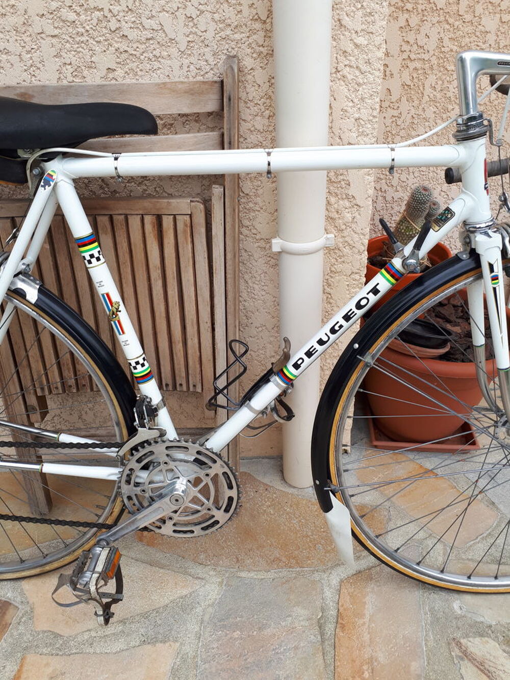 V&eacute;lo de course Peugeot px 10 py blanc tr&egrave;s bon &eacute;tat. 
Autres Vélos