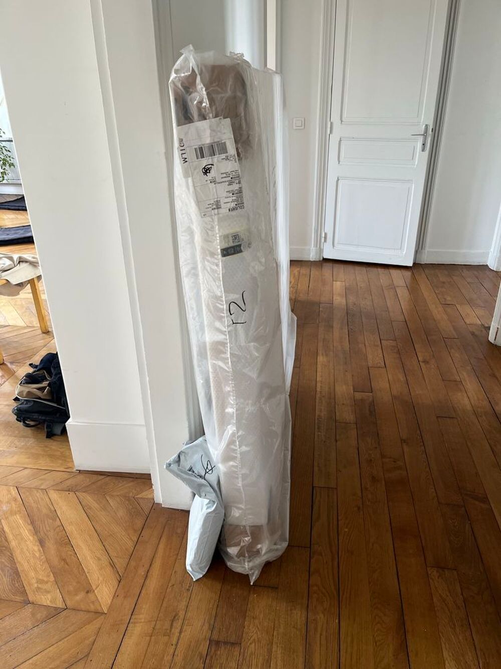 Sommier tapissier neuf 140x190 + pieds bois €" jamais utilis&eacute; €" encore emball&eacute; Meubles