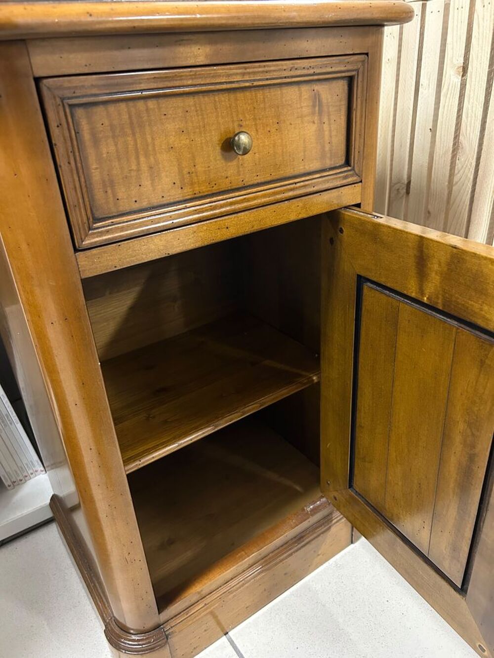 Table de chevet style Louis-Philippe en merisier massif Meubles