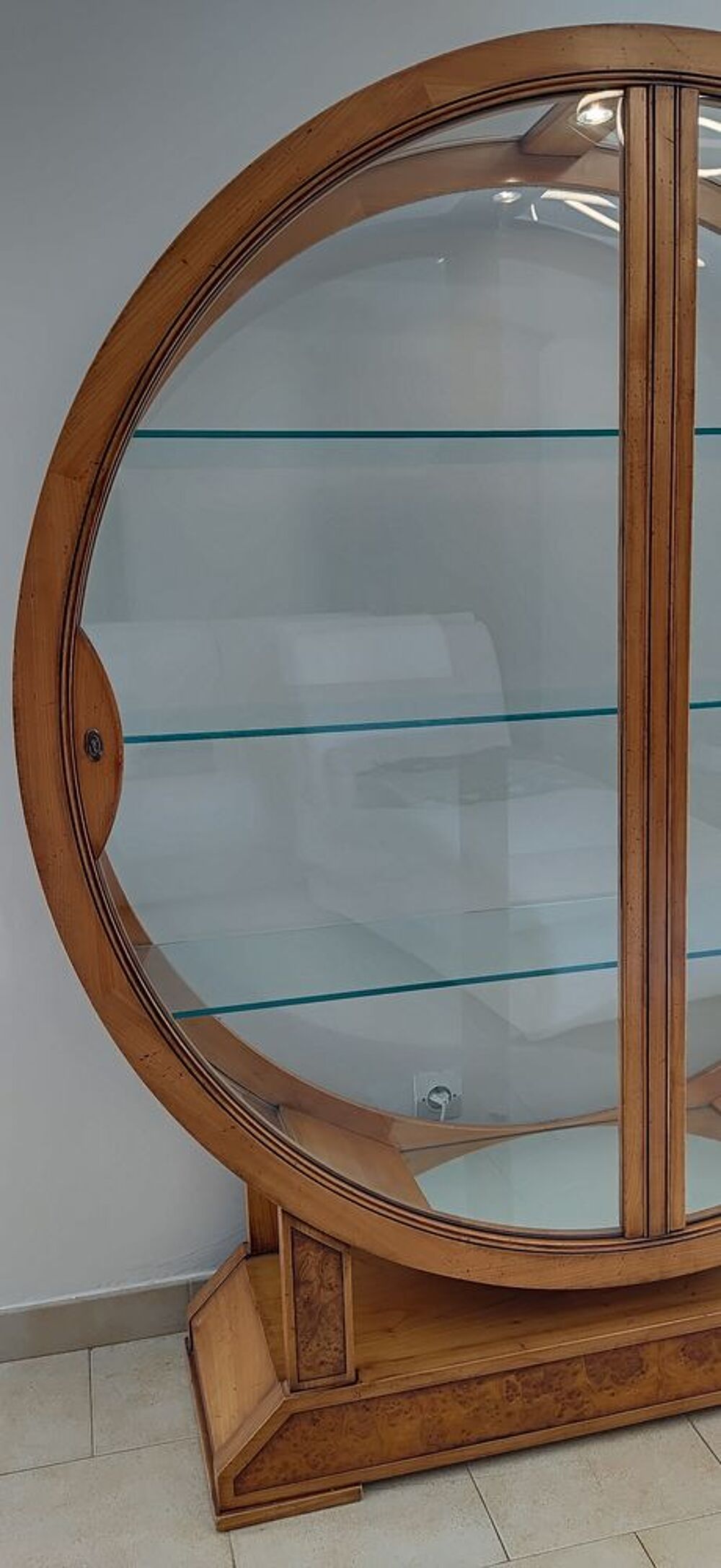 Vitrine ronde en loupe d'orme Meubles
