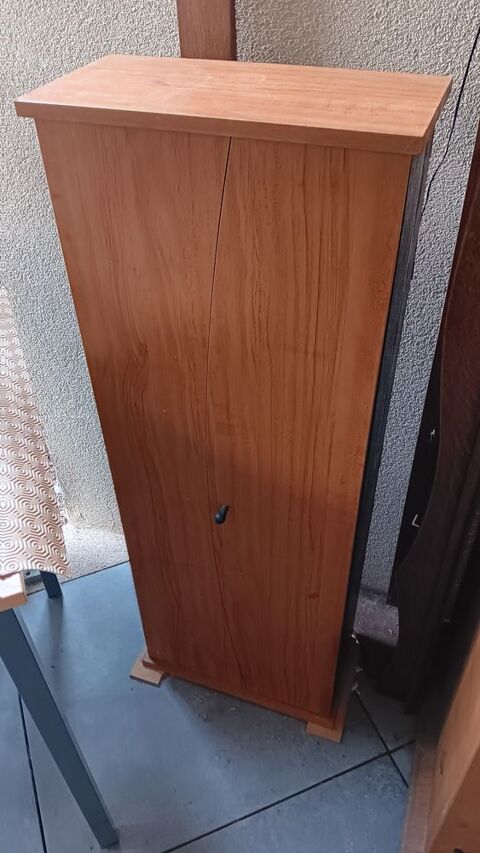 Meuble deux portes 
etageres modulables interieures 30 Fréjus (83)