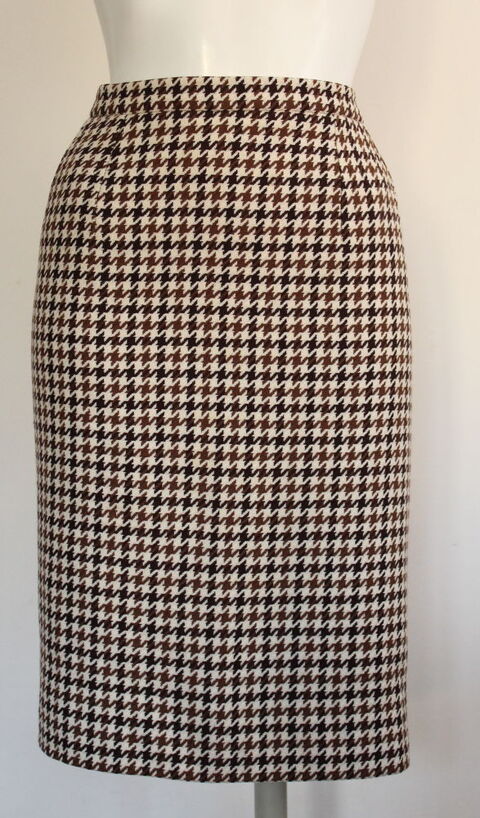 Jupe pied de coq CELINE T.44 Fr
laine marron et blanc 80 Issy-les-Moulineaux (92)