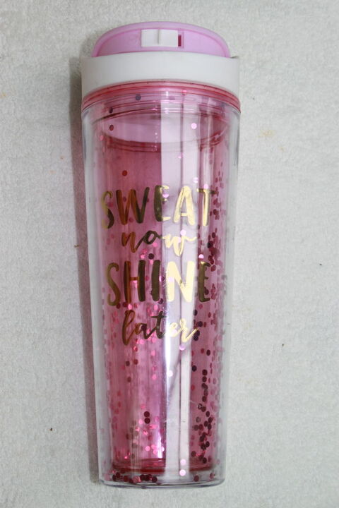 Mug avec bec verseur  2 Montigny-Lencoup (77)