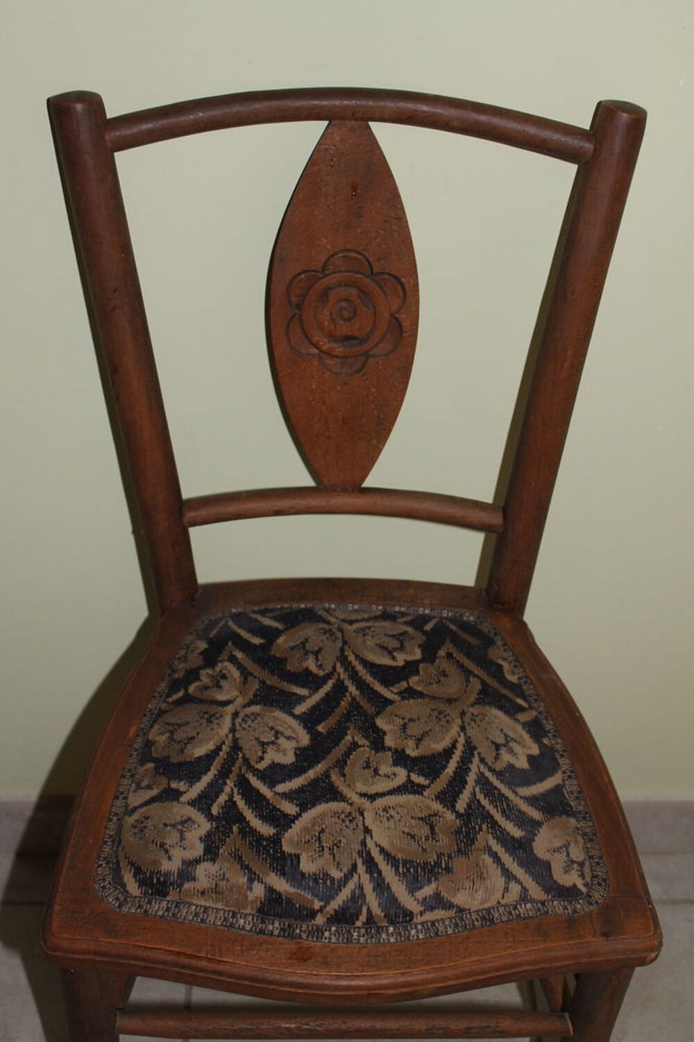 2 CHAISES ANCIENNES ASSISES BLEUES. Meubles