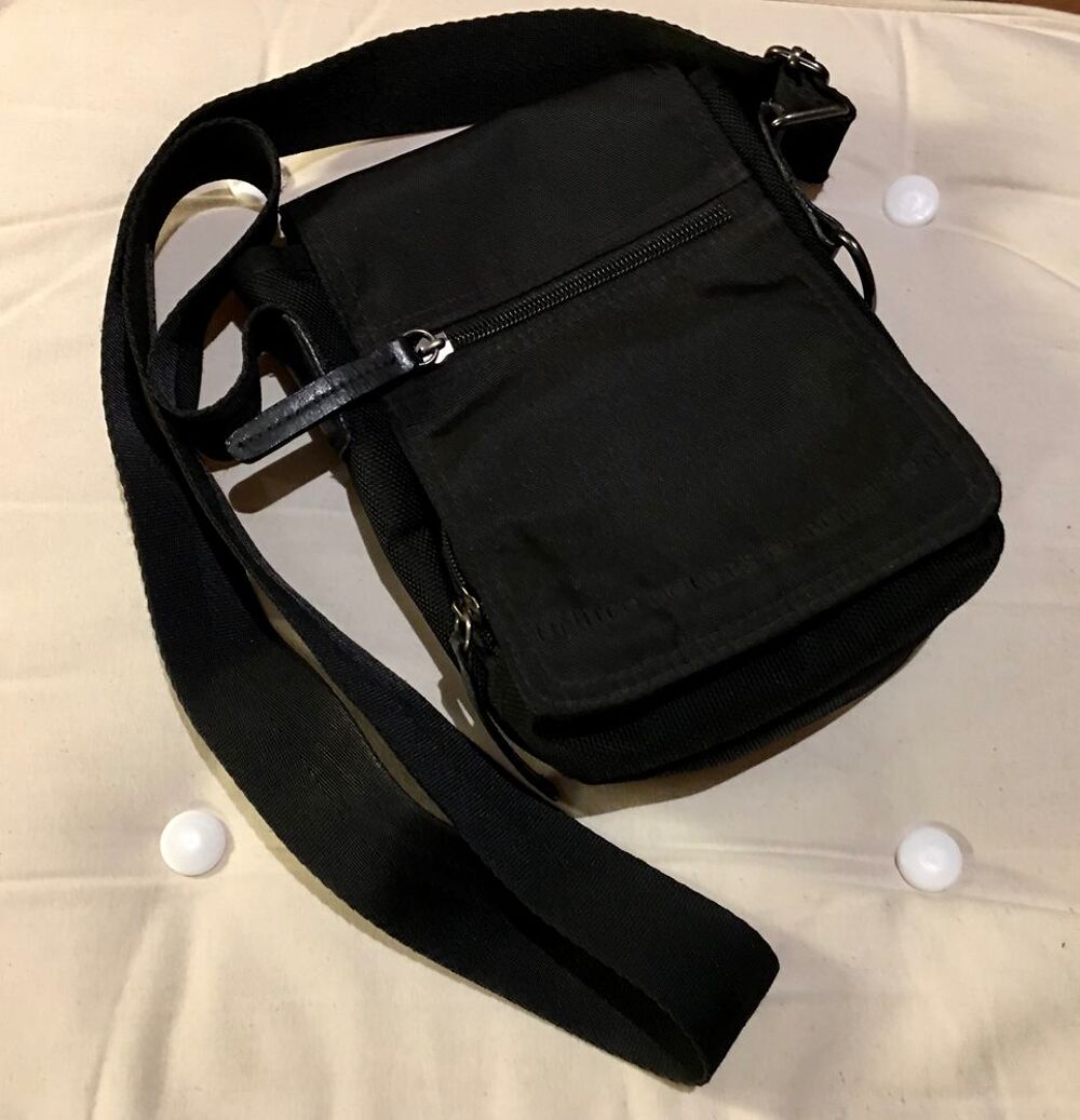 SAC bandouli&egrave;re BENETTON ; &Eacute;TAT NEUF Maroquinerie