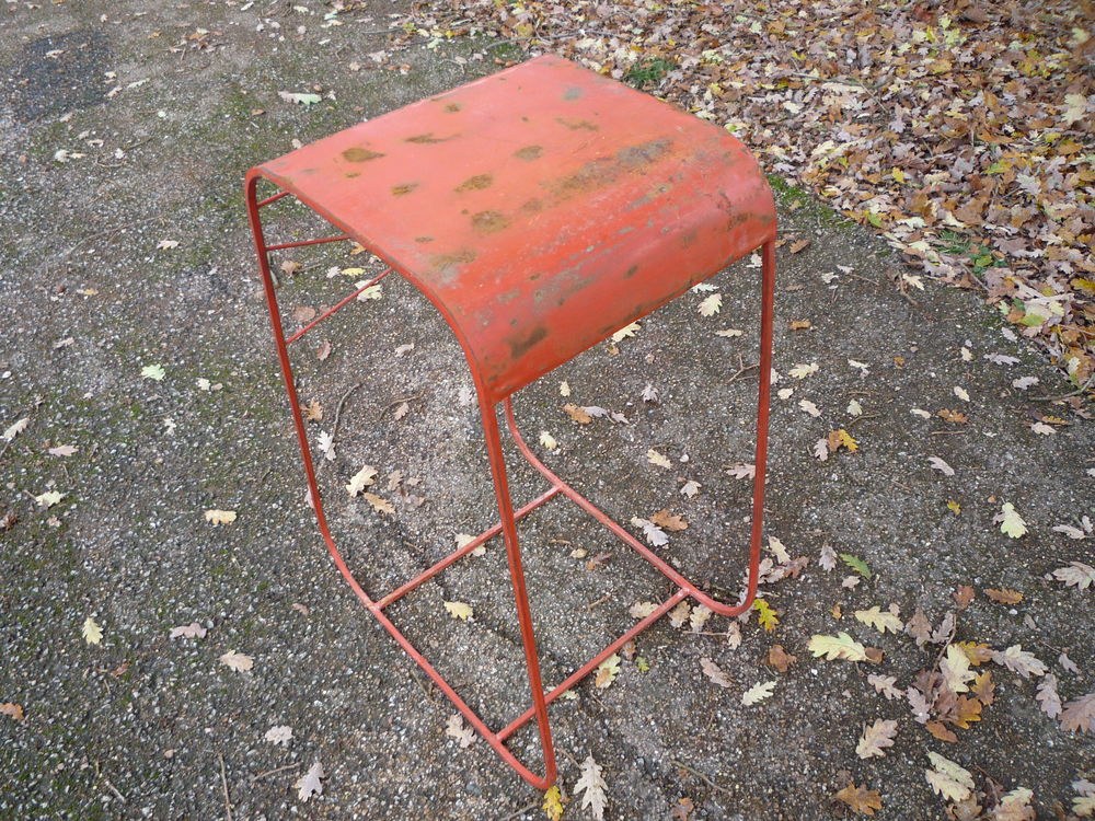 Pr&eacute;sentoir,socle,desserte m&eacute;tallique station service (G) Meubles