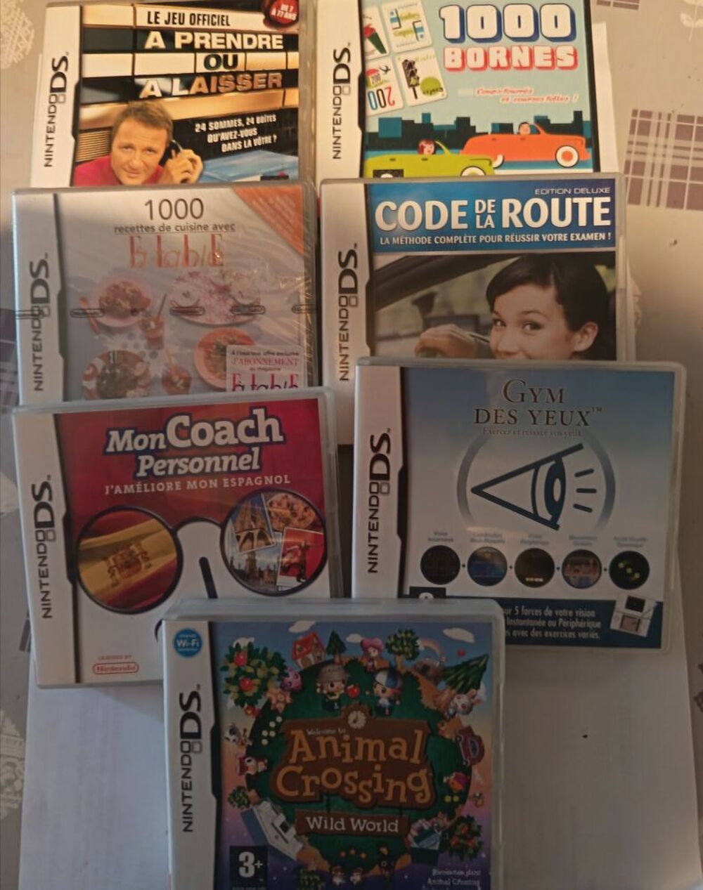 DS LiTE ROSE TBE +26 jeux + pack neuf sacoche Disney F&eacute;e Clo Consoles et jeux vidéos