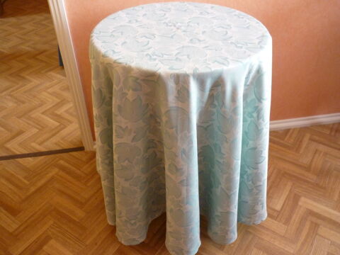 Petite table juponn�e 20 Gonnehem (62)