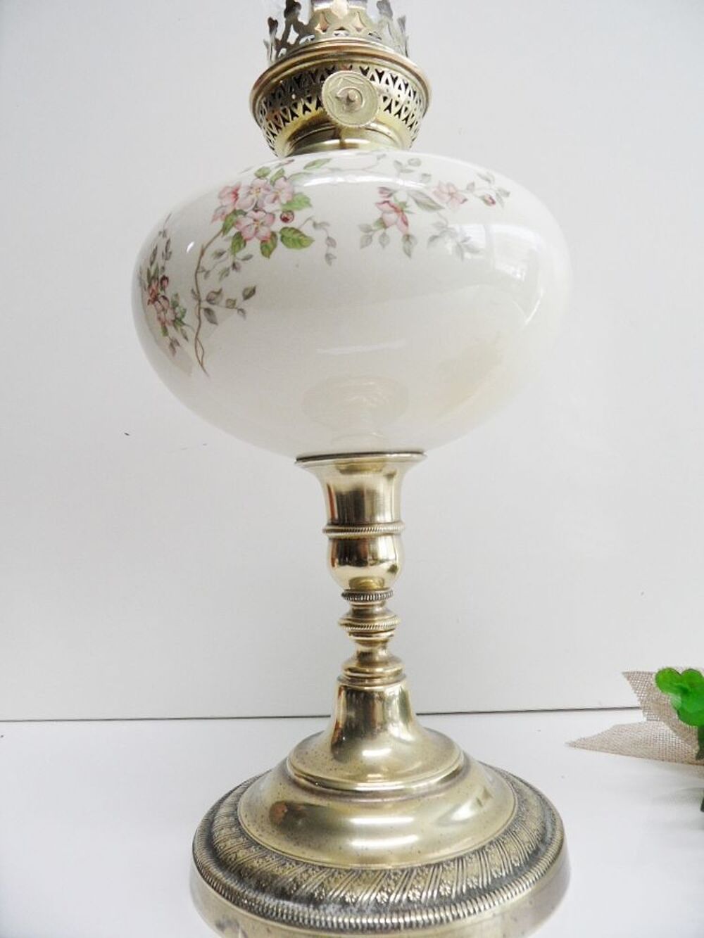 ANCIENNE LAMPE A PETROLE BRONZE PORCELAINE ART DECO retro Décoration