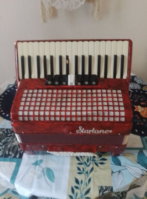 Accordeon Startone rouge 350 Metz (57)