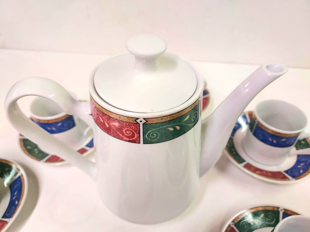 Beau service &agrave; caf&eacute; porcelaine Cuisine