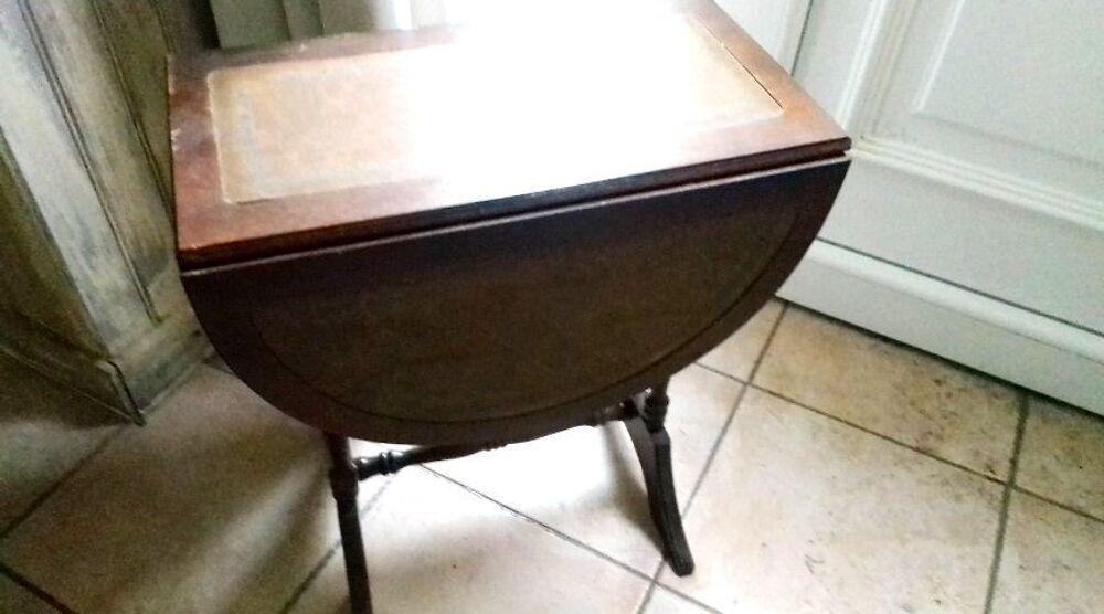 Table style anglais gain de place. CUIR ET BOIS Meubles