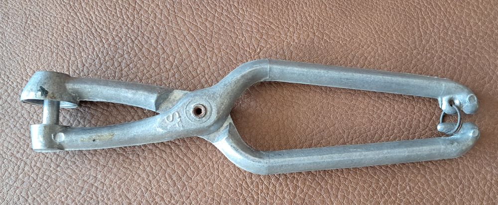 ancien denoyauteur vintage 
marque as 
18x4,5 cm
Cuisine