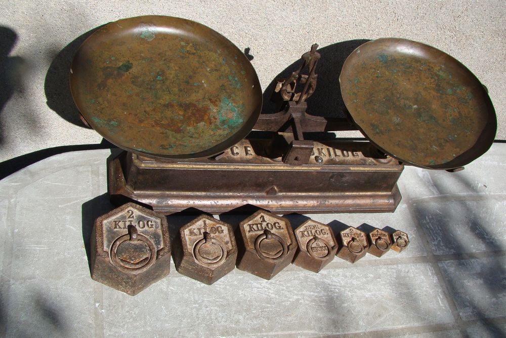 Ancienne balance Force 10 kilo. + 7 poids - Epoque 1900 

