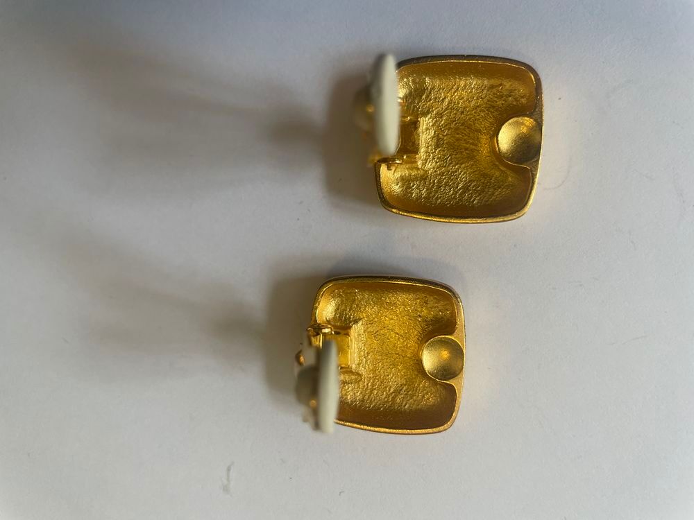 BO Boucles Oreilles, carr&eacute; lisse SR grav&eacute; dor&eacute; satin&eacute; RYKIEL Bijoux et montres