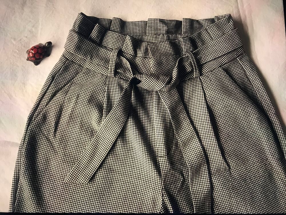 A SAISIR pantalon quasi neuf Vtements