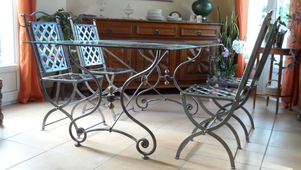 Table 4 chaises Meubles