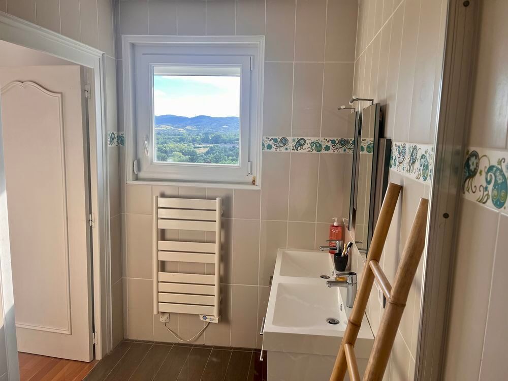 Vente Maison Maison familiale de caractère avec vue dégagée, piscine et studio indépendant €