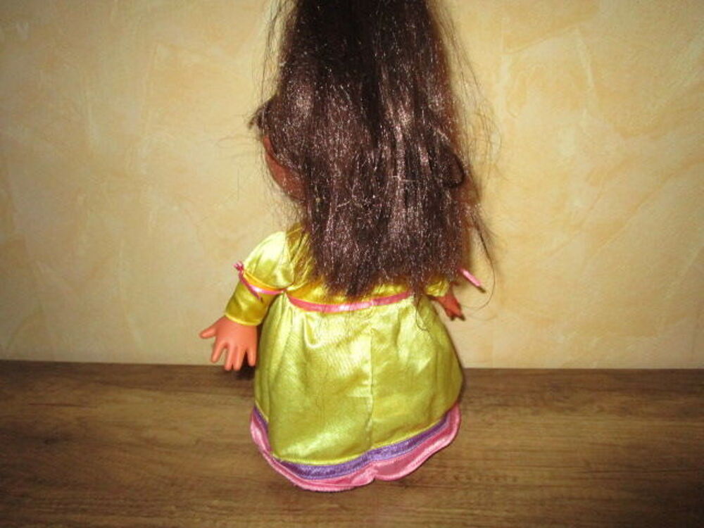 POUPEE DORA PARLE CHANTE CHEVEUX RETRACTABLE Jeux / jouets