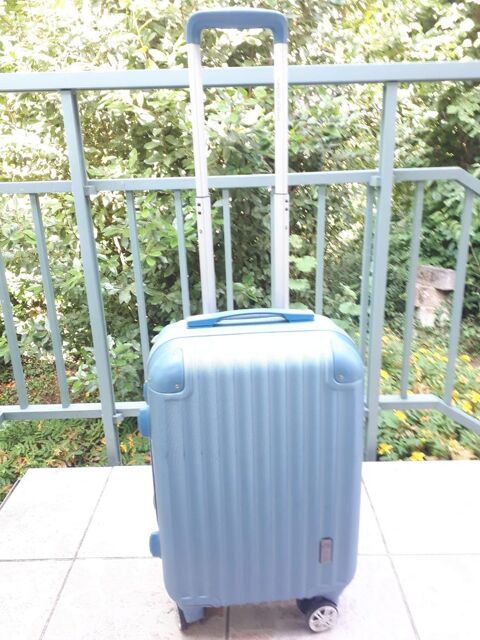 Valise rigide bleue CDB pour cabine avion 20 Montigny-Lencoup (77)