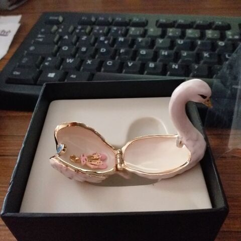 Collection MONET, cygne en porcelaine, avec Ballerinei 200 Aubagne (13)