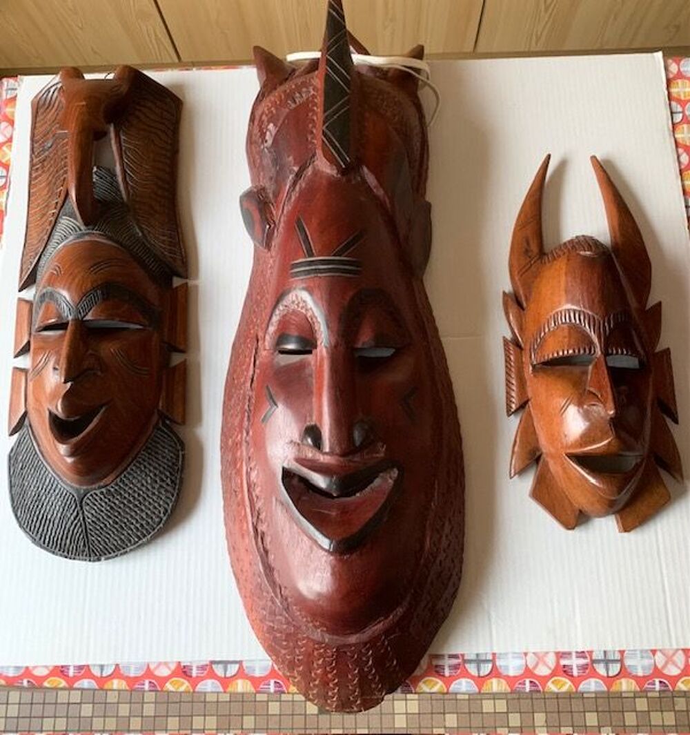 3 Masques africains en bois sculpt&eacute; Décoration