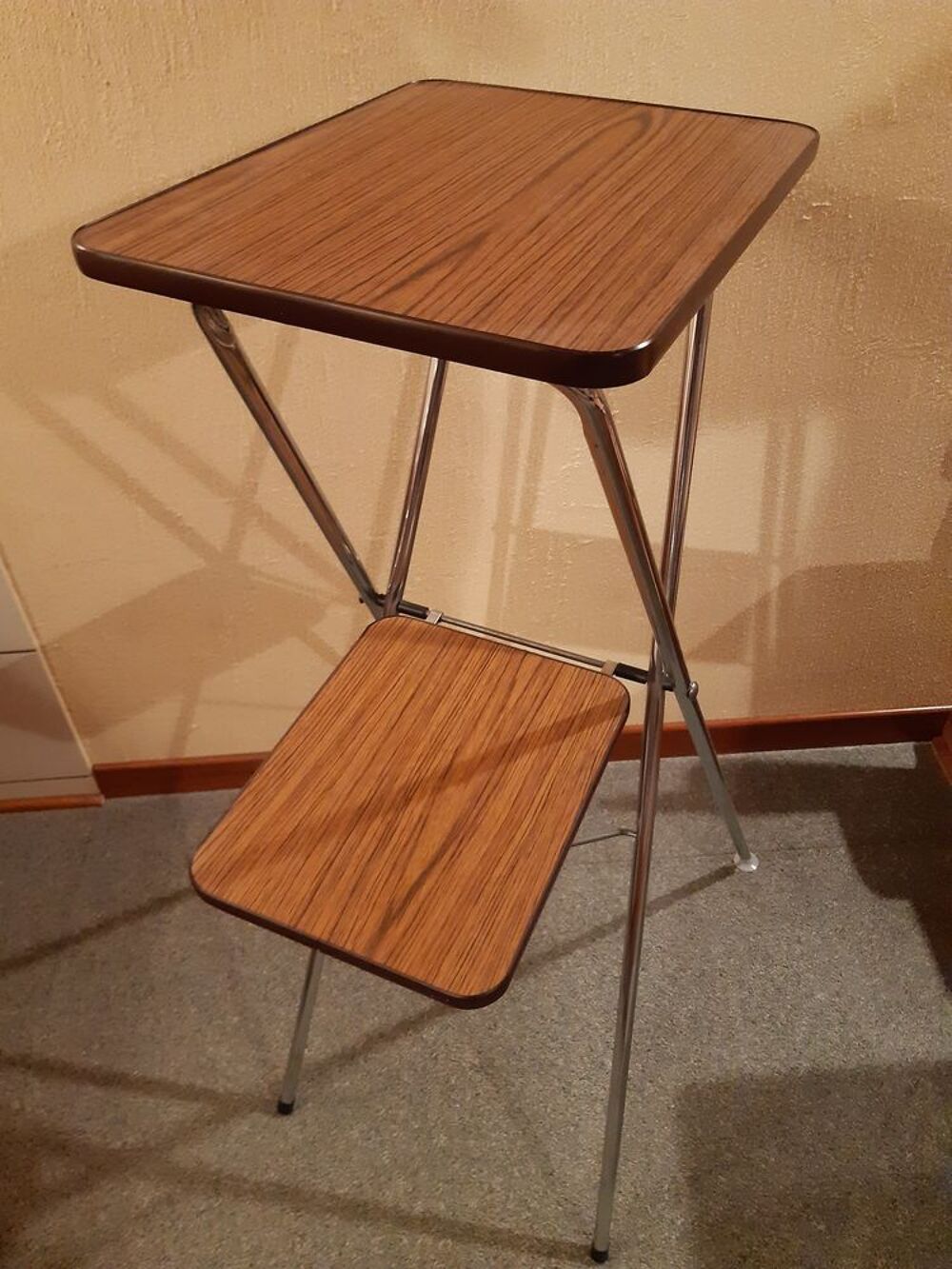 Petite table pour projecteur Décoration