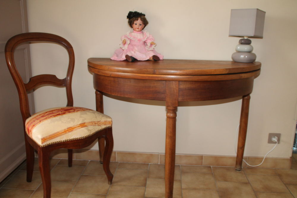 Table demi-lune en noyer Meubles