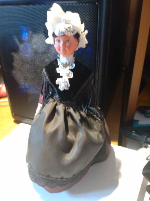 POUPES FOLKLORIQUES ANCIENNES REGION ANGERS 5 Laval (53)