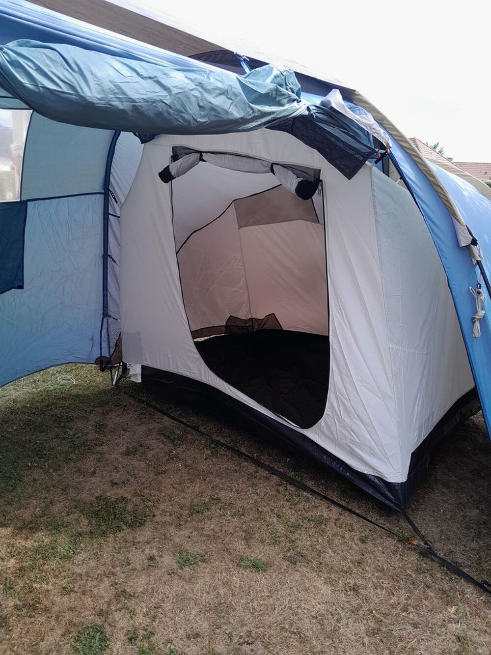 Tente de camping Quechua bleu/gris 4 places deux chambres Jardin