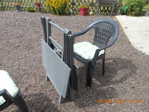 table de jardin +chaises et coussins Cuncy-lès-Varzy (58)