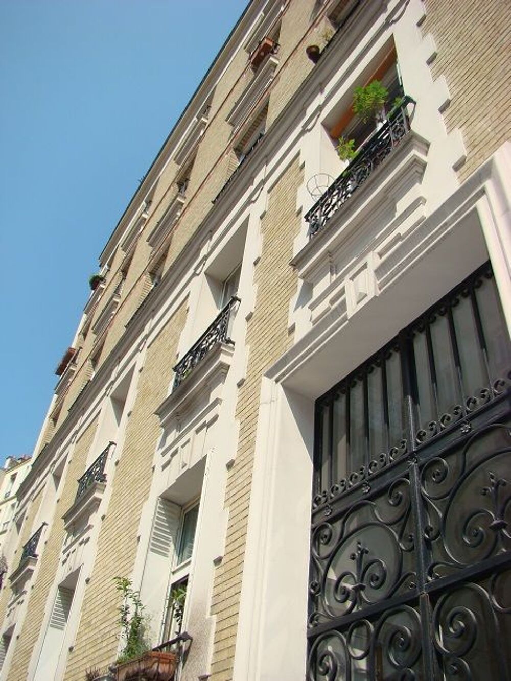 Vente Appartement M° Pyrénées/Jourdain, 1er étage / pas ascenseur / pas balcon Paris 20
