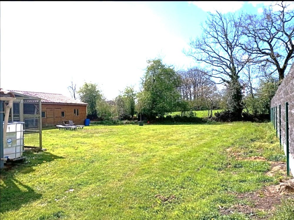 Vente Terrain terrain viabilisé 1332 m2 avec 2 dépendances La roche-sur-yon