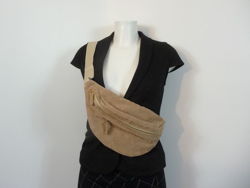 Sac Banane Velours Beige 2 Poches Zipp&eacute;es et Sangle R&eacute;glable Maroquinerie