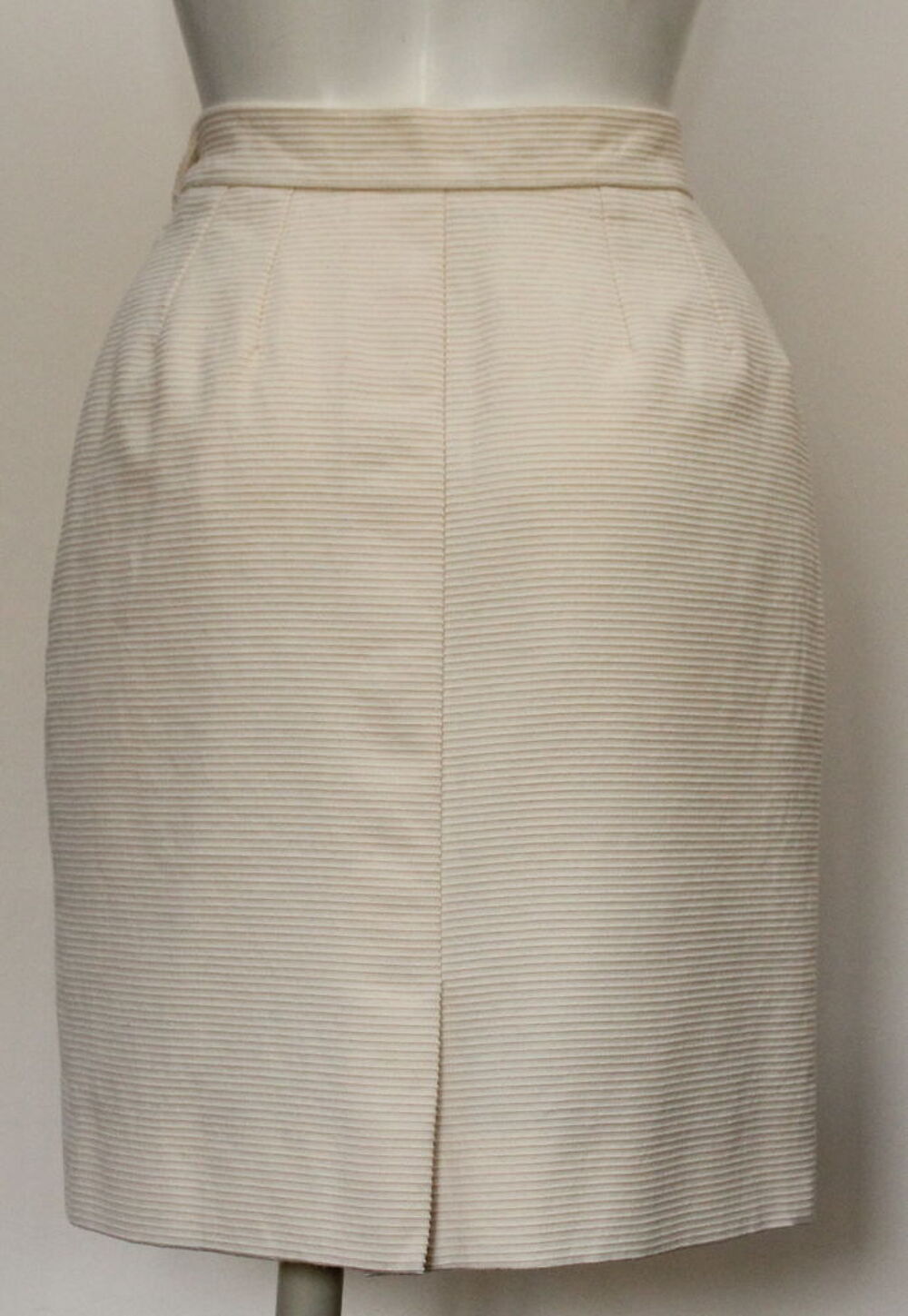 Jupe ivoire YVES SAINT LAURENT
T.36/38 FR Vêtements