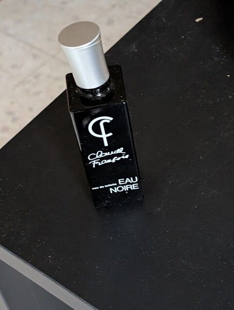 FLACON  EAU NOIRE  de Claude François. 60 Bois-d'Arcy (78)