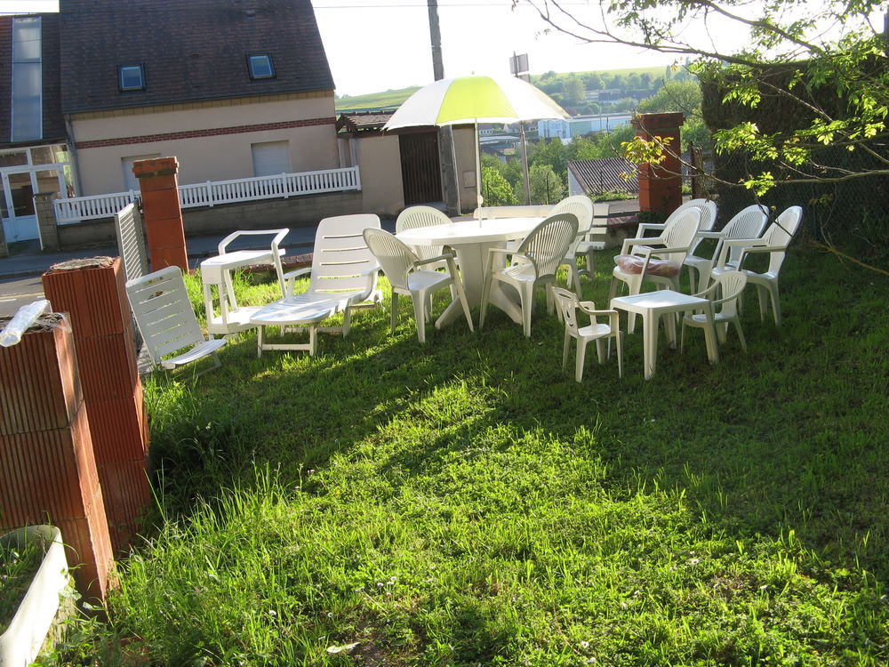 bain de soleil avec table basse Jardin