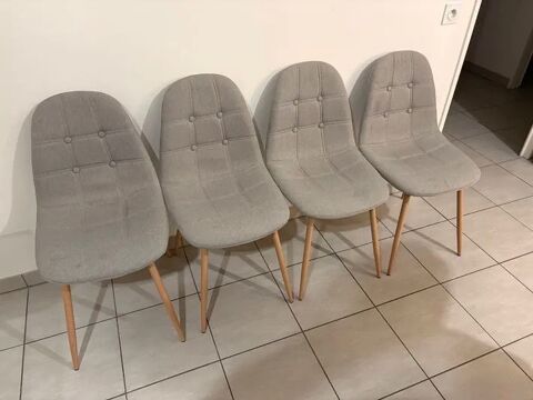 4 chaises grises 60 Vaulx-en-Velin (69)