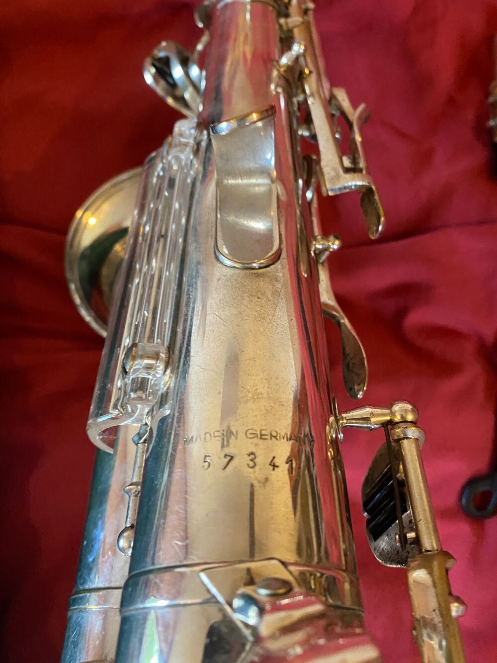 un saxophone alto New king Instruments de musique